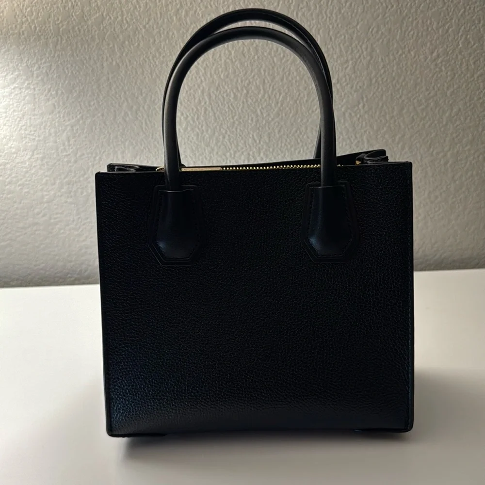 Michael Kors Crossbody - Picture 4 of 9